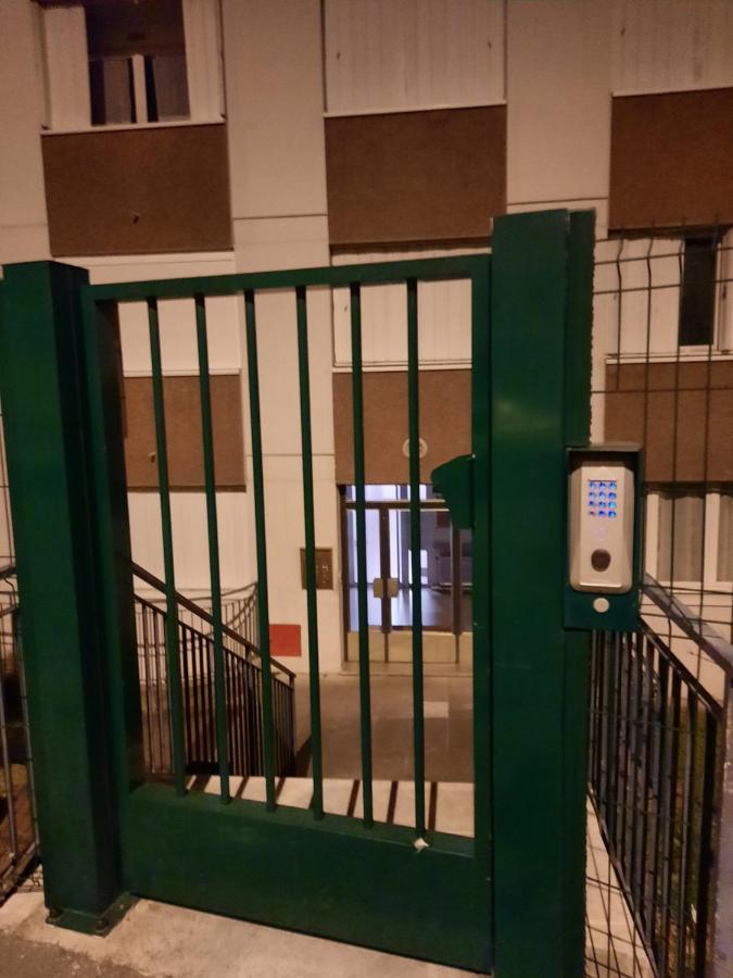 Grand Appartement Fonctionnel Et Calme Sur Lyon8 A 2 Pas Du Metro ภายนอก รูปภาพ