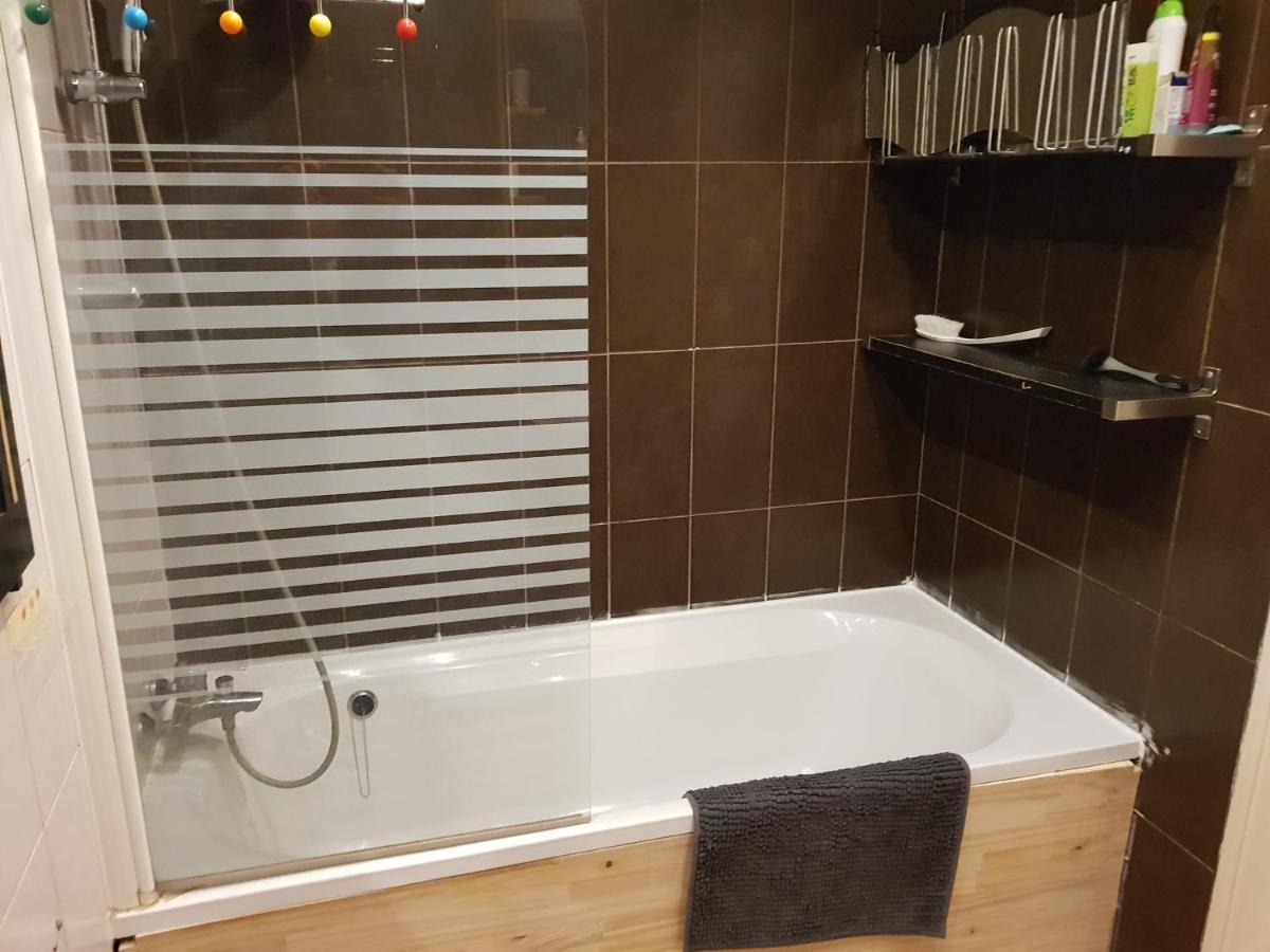 Grand Appartement Fonctionnel Et Calme Sur Lyon8 A 2 Pas Du Metro ภายนอก รูปภาพ